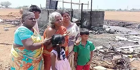 ஸ்ரீபெரும்புதூர்: திடீரென தீப்பிடித்து எரிந்த குடிசை வீடு; காயமின்றி தப்பிய 3 குழந்தைகள்!