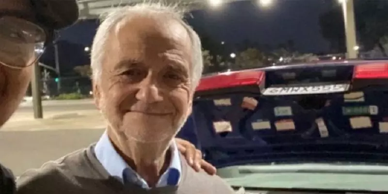 இருக்க இடமில்லை; காரிலேயே வாழ்க்கை...- முன்னாள் மாணவரால் ஆசிரியருக்கு கிடைத்த அன்பு பரிசு!