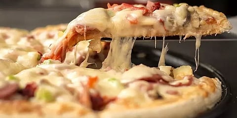 வெஜ்க்கு பதில் Non-Veg பீட்சா டெலிவரி - உணவு நிறுவனத்திடம் 1 கோடி நஷ்ட ஈடு கேட்ட உ.பி பெண்