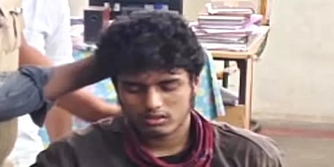 கல்லூரி மாணவியை கத்தியால் குத்திய சம்பவம்: ஒருதலை காதல் காரணமா?