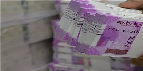 ரூ.100 கோடி மதிப்பில் ரொக்கம், பரிசுப்பொருட்கள் பறிமுதல்