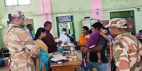 தேர்தல் கெடுபிடி: சீர்காழியில் திருமணத்திற்கு சென்றவர்களிடம் இருந்து 30 சவரன் நகை பறிமுதல்