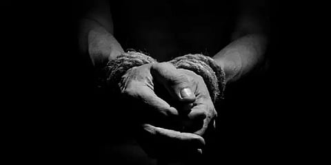 “எங்கள் மகளை கடத்திவிட்டார்கள்”- கர்நாடகாவில் வீடியோ சர்ச்சையில் சிக்கிய பெண்ணின் பெற்றோர்