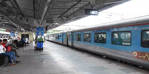 35 கிலோ மீட்டர் பின்னோக்கி ஓடிய சதாப்தி ரயில்!