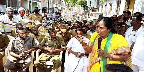 ”கோவை தெற்கு தொகுதி மக்கள் ஏமாளிகள் அல்ல” - வானதி சீனிவாசன் பேச்சு