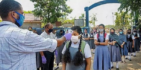 கொரோனாத் தொற்று அதிகரிப்பு: புதுச்சேரியில் பள்ளிகளை மூட ஆளுநரிடம் பரிந்துரை