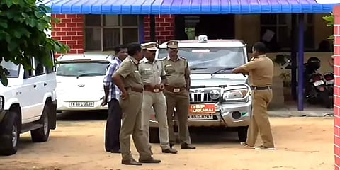 ராமநாதபுரம்: 116 உரிமம் பெற்ற தூப்பாக்கிகள் காவல் துறையிடம் ஒப்படைப்பு