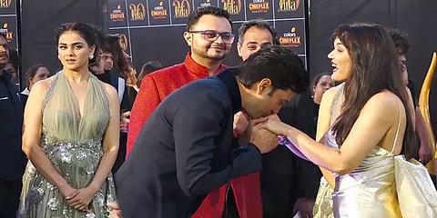 ப்ரீத்தி ஜிந்தாவுக்கு முத்தம் கொடுத்த கணவர்; தமாஷாக வீடியோ வெளியிட்ட ஜெனிலியா!