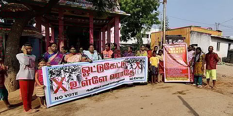 "ஓட்டு கேட்டு உள்ளே வராதே!" - பொதுக் கழிப்பறை கட்டி தராததால் தேர்தல் புறக்கணிப்பு