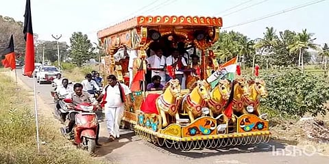 கள்ளக்குறிச்சி: காங்கிரஸ் வேட்பாளரை ரதத்தில் அழைத்துச் சென்று வாக்கு சேகரித்த திமுகவினர்