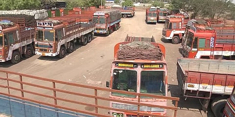 "இனி வேறு தொழில்தான் செய்யணும்போல!" - லாரி உரிமையாளர்கள் கவலை