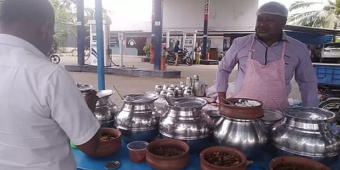 "செஃப் ஆக இருந்ததைவிட இந்தக் கூழ் கடைதான் முழு திருப்தி!"- நெல்லை சாலையோர வியாபாரி