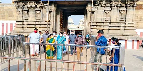 ஜெயலலிதா போல் தொடர்ச்சியாக கோவிலில் தரிசனம் செய்யும் சசிகலா!