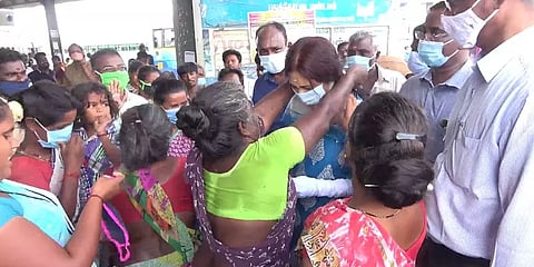 புதுக்கோட்டை மாவட்ட ஆட்சியரை அன்பால் நெகிழவைத்த நரிக்குறவர் சமூகத்தினர்!