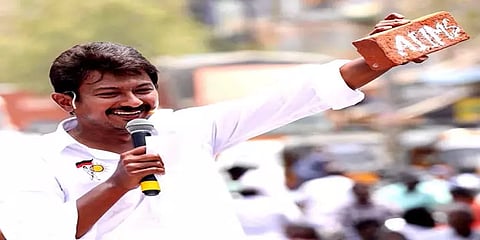 மதுரை எய்ம்ஸ் வளாகத்தில் இருந்த செங்கல்லை திருடிவிட்டார் -உதயநிதிமீது பாஜக நிர்வாகி புகார்