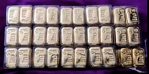 ஆந்திரா: அரசு பேருந்தில் கடத்தி வரப்பட்ட ரூ.7 கோடி மதிப்பிலான தங்கக் கட்டிகள் பறிமுதல்