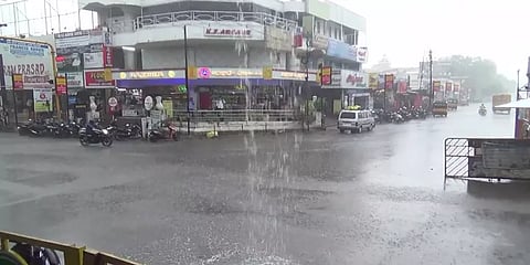 நெல்லை: வெயில் வாட்டி வந்த நிலையில் திடீர் மழை; மக்கள் மகிழ்ச்சி