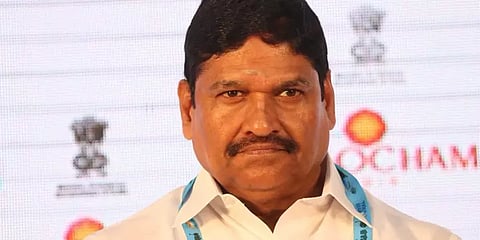 அமைச்சர் சம்பத்தின் உறவினர்களுக்கு சொந்தமான நிறுவனங்களில் ஐடி ரெய்டு - 6 கோடி பறிமுதல்?