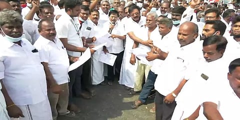 ஆ.ராசா அவதூறு பேச்சு : தமிழத்தின் பல்வேறு இடங்களில் போராட்டம்.