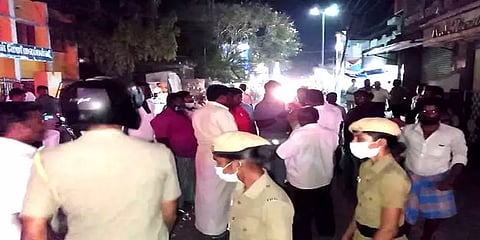 திமுகவிற்கு வாக்கு சேகரித்த காடுவெட்டி குரு மகள் வாகனத்தை பாமகவினர் மறித்ததால் பரபரப்பு