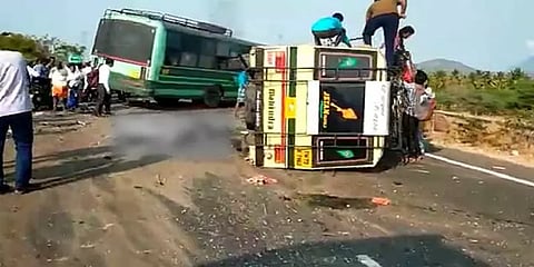 வத்தலக்குண்டில் அரசு பேருந்தும் வேனும் நேருக்கு நேர் மோதிய விபத்து - 4 பேர் உயிரிழப்பு