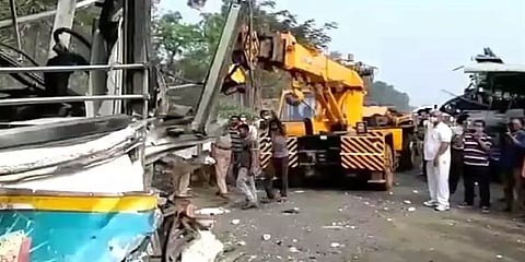 ஆந்திரா: புகை மூட்டத்தால் அரசு பேருந்துகள் மோதிக்கொண்ட விபத்தில் 5 பேர் உயிரிழப்பு