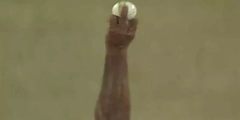 இங்கி. வீரர்களுக்கு எதிராக ஷர்துல் தாக்கூரின் தரமான செய்கை : வைரலாகும் பந்துவீச்சு ஸ்டைல்