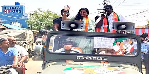 "தாமரைக்கு வாக்களித்தால் மத்திய, மாநில அரசின் திட்டங்கள் வீடுதேடி வரும்" - நமீதா பேச்சு