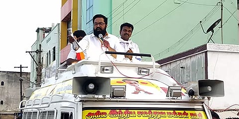 “உங்கள் காலில் விழுகிறேன்; ஓட்டுக்கு பணம் வாங்க வேண்டாம்” - சரத்குமார் உருக்கம்