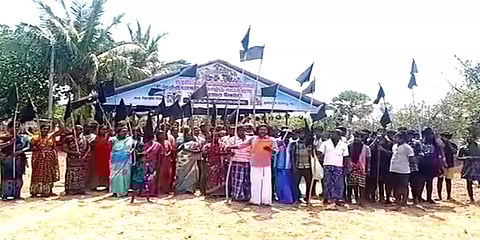 போலீசார் பொய் வழக்கு போடுவதால் தேர்தலைப் புறக்கணிக்கிறோம்: பனைத் தொழிலாளர்கள்