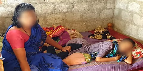 புற்றுநோய்: வலியால் துடிதுடிக்கும் அரசுப் பள்ளி மாணவி; சிகிச்சை பெற முடியாமல் தவிப்பு