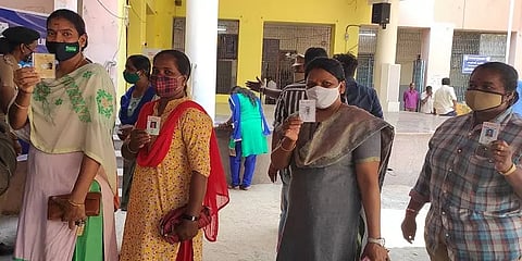 சென்னை: முறையான கொரோனா முன்னெச்சரிக்கை இல்லாமல் நடந்த தபால் வாக்குப்பதிவு