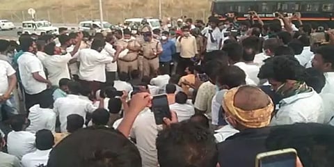 ஓட்டுநர் தற்கொலை: பெங்களூரு விமான நிலையத்தில் டாக்ஸி சேவைகள் பாதிப்பு