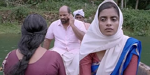 '18 ப்ளஸ் காட்சிதான் பிரச்னையா?'- தேசிய விருது வென்ற படத்துக்கு திரையில் முட்டுக்கட்டைகள்