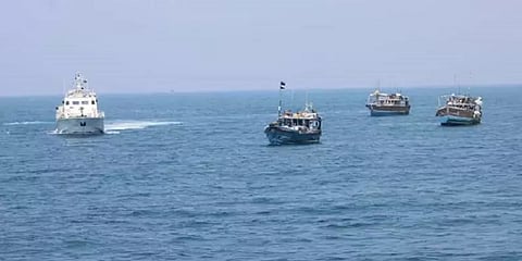 இந்திய கடல் பகுதியில் சிக்கிய இலங்கை படகு... ஹெராயின், ஆயுதங்கள் கடத்தியதாக 6 பேர் கைது