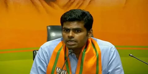 பாஜக வேட்பாளர் அண்ணாமலையுடன் போட்டோ எடுத்த காவலர் மாற்றம்