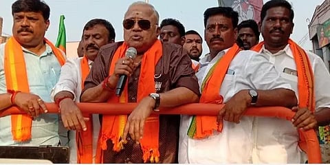 கமலின் தனிப்பட்ட வாழ்க்கை குறித்து அவதூறு: நடிகர் ராதாரவி மீது தேர்தல் ஆணையத்தில் புகார்!