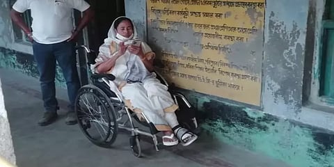 ”நந்திகிராமில் உள்ளூர் மக்கள் வாக்களிப்பதை துணை ராணுவப்படையினர் தடுக்கிறார்கள்” : மம்தா