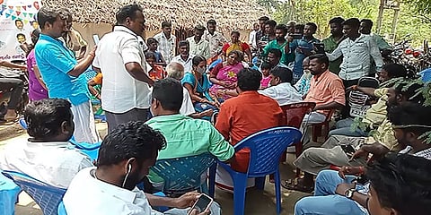 சீர்காழி: இடப்பிரச்னையில் இறந்த தம்பியின் உடலை எடுத்துச் செல்ல விடாமல் வழியை மூடிய அண்ணன்