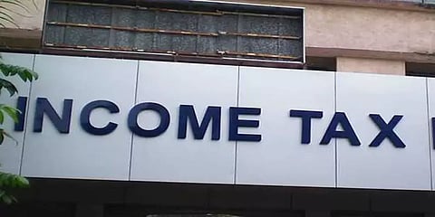 அண்ணா நகர் திமுக வேட்பாளர் மகன் வீட்டிலும் வருமான வரித்துறையினர் சோதனை!