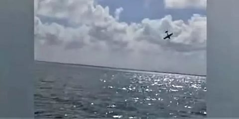 குழந்தையின் பாலினத்தை அறிவிக்க விழா; விபரீதத்தில் முடிந்த விமான சாகசம்! - 2 பைலட்டுகள் பலி