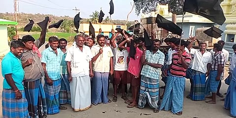 தருமபுரி: கோழிப்பண்ணையால் ஈ தொல்லை; தேர்தலை புறக்கணிக்க கிராம மக்கள் முடிவு