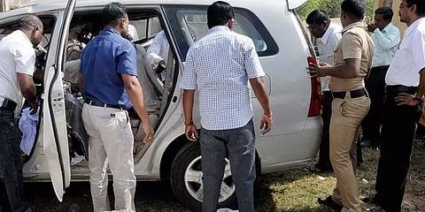 ஈரோடு: அதிமுக பிரமுகர்களுக்கு சொந்தமான தனியார் பள்ளியில் ஐடி ரெய்டு!