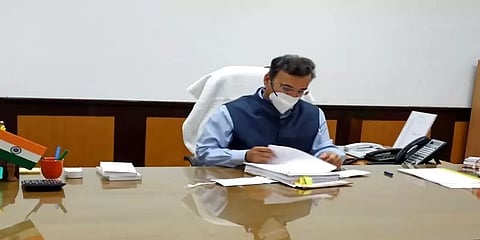 கொரோனா பரவலைப் பொறுத்து கட்டுப்பாடுகள் தீவிரப்படுத்தப்படும்: தலைமைச் செயலாளர்