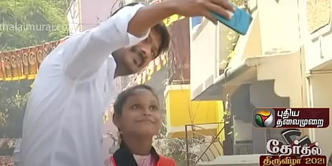 தேர்தல் 2021 : திறந்த ஆட்டோவில் வாக்கு சேகரித்த உதயநிதி ஸ்டாலின்