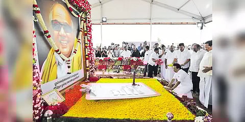 கருணாநிதிக்கு மெரினாவில் இடம் தராதது ஏன்?-  முதல்வர் பழனிசாமி விளக்கம்