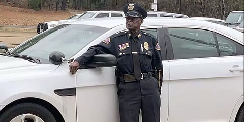 “91 வயதிலும் ஓய்வு பெறும் எண்ணம் இல்லை!”- கம்பீரமாக வலம் வரும் அமெரிக்க போலீஸ் அதிகாரி