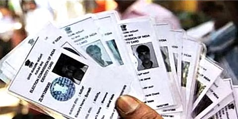 'பலமுறை மனு அளித்தும் வாக்காளர் அட்டை கிடைக்கவில்லை!' - இருளர் இன மக்கள் புகார்