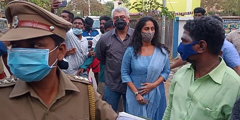 ரசிகரின் செல்ஃபி தொந்தரவு; செல்போனை பிடுங்கி எச்சரித்த நடிகர் அஜித்!