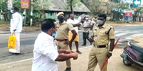 போலீசாருடன் வாக்குவாதத்தில் ஈடுபட்ட திமுக நிர்வாகி... சமரசம் செய்துவைத்த அதிமுகவினர்